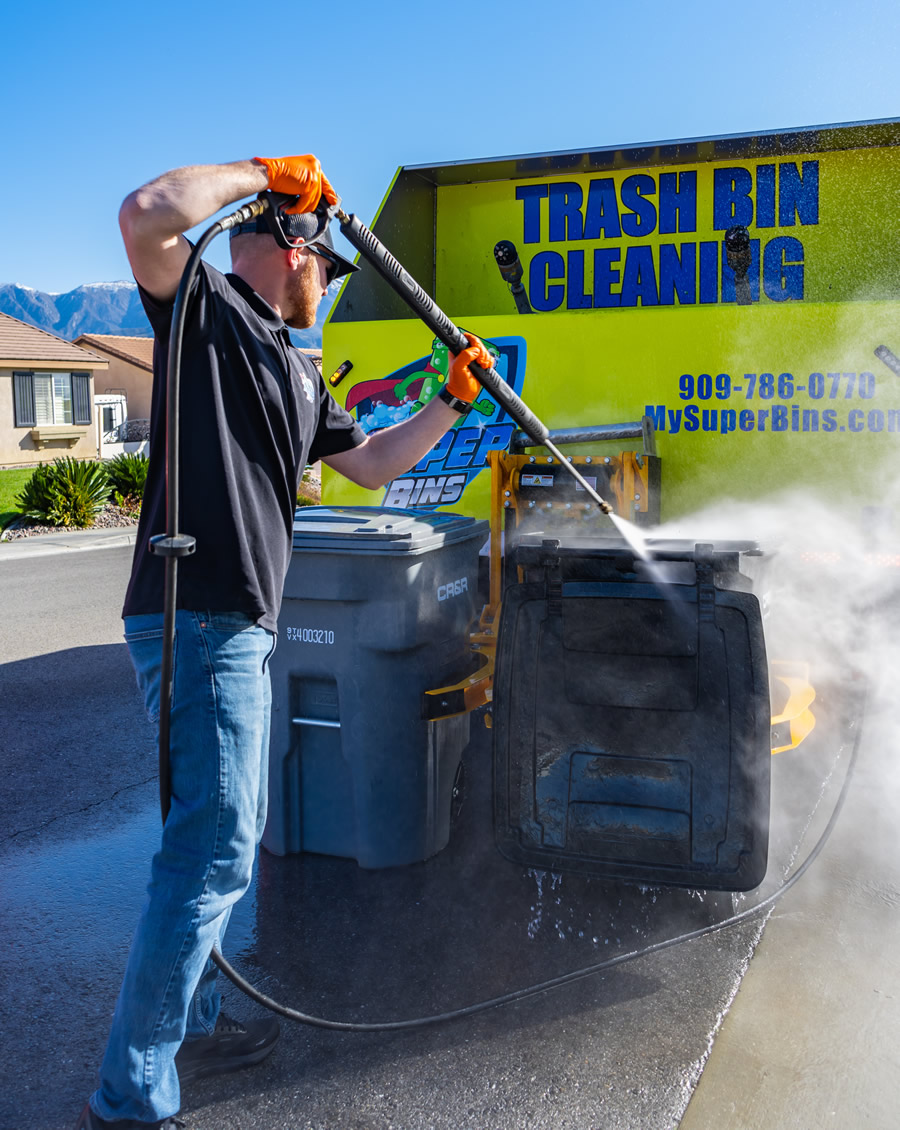 Trash bin cleaning service. Truck with operator.